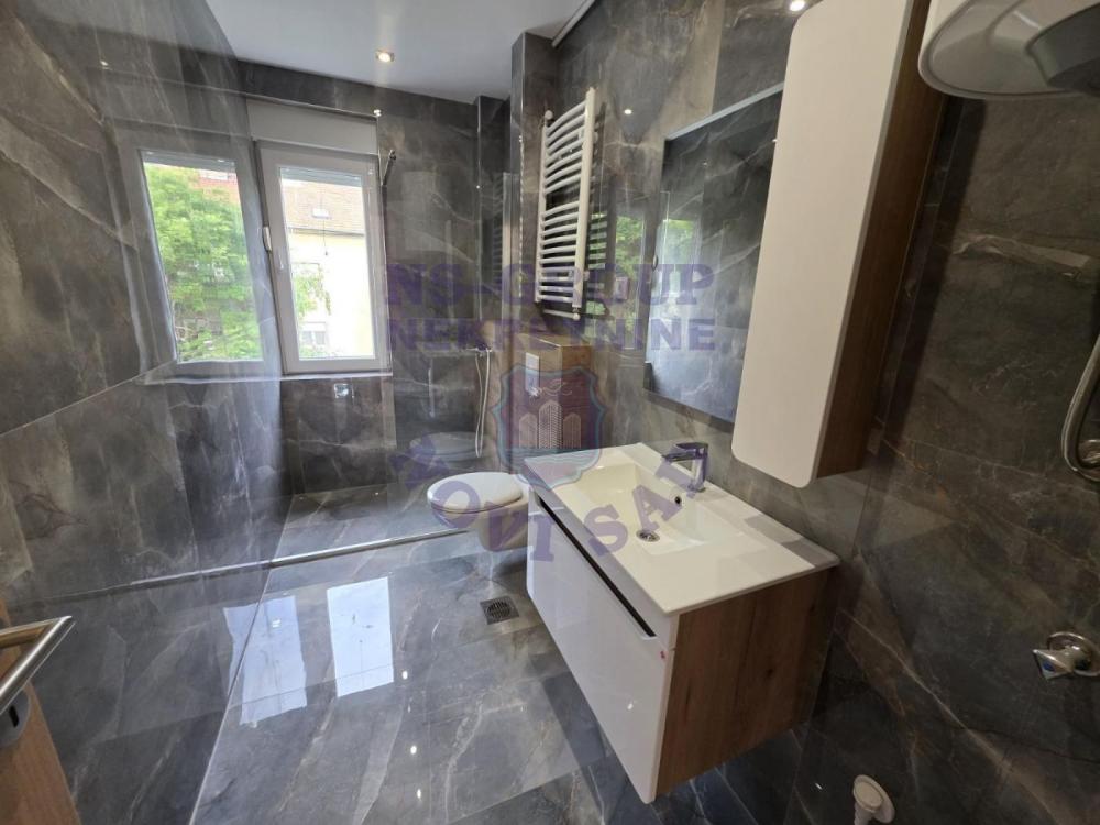 Slika 6 - Dvoiposoban, 49m2, Grbavica Novi Sad, sa terasom